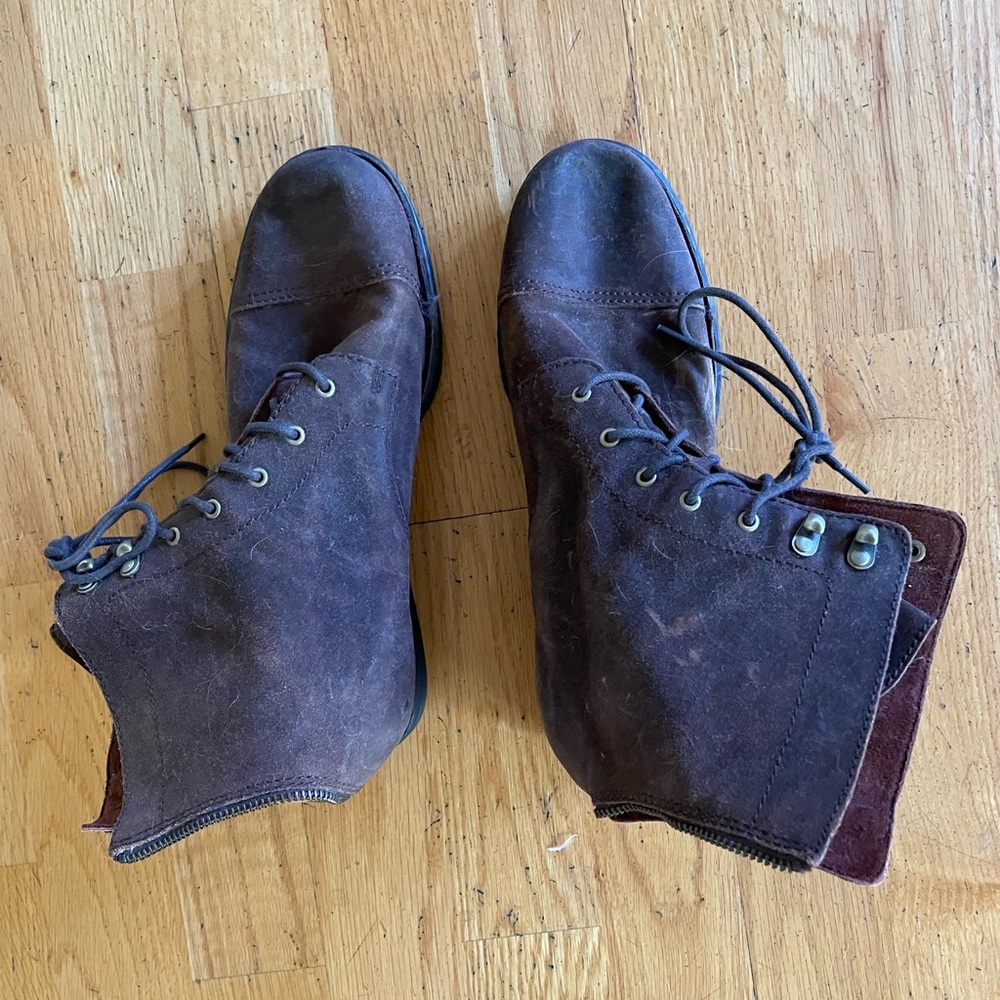 Born boots/booties. - Picture 2 of 9